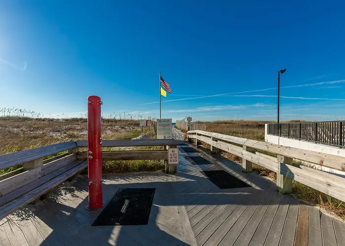 Apartment Island Winds East 602