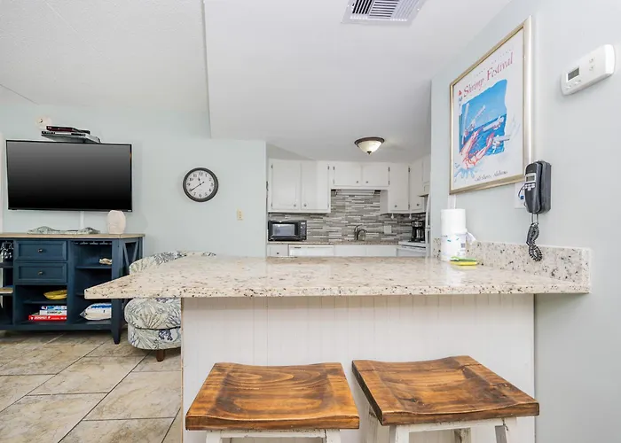 Island Winds East 602 Apartment *